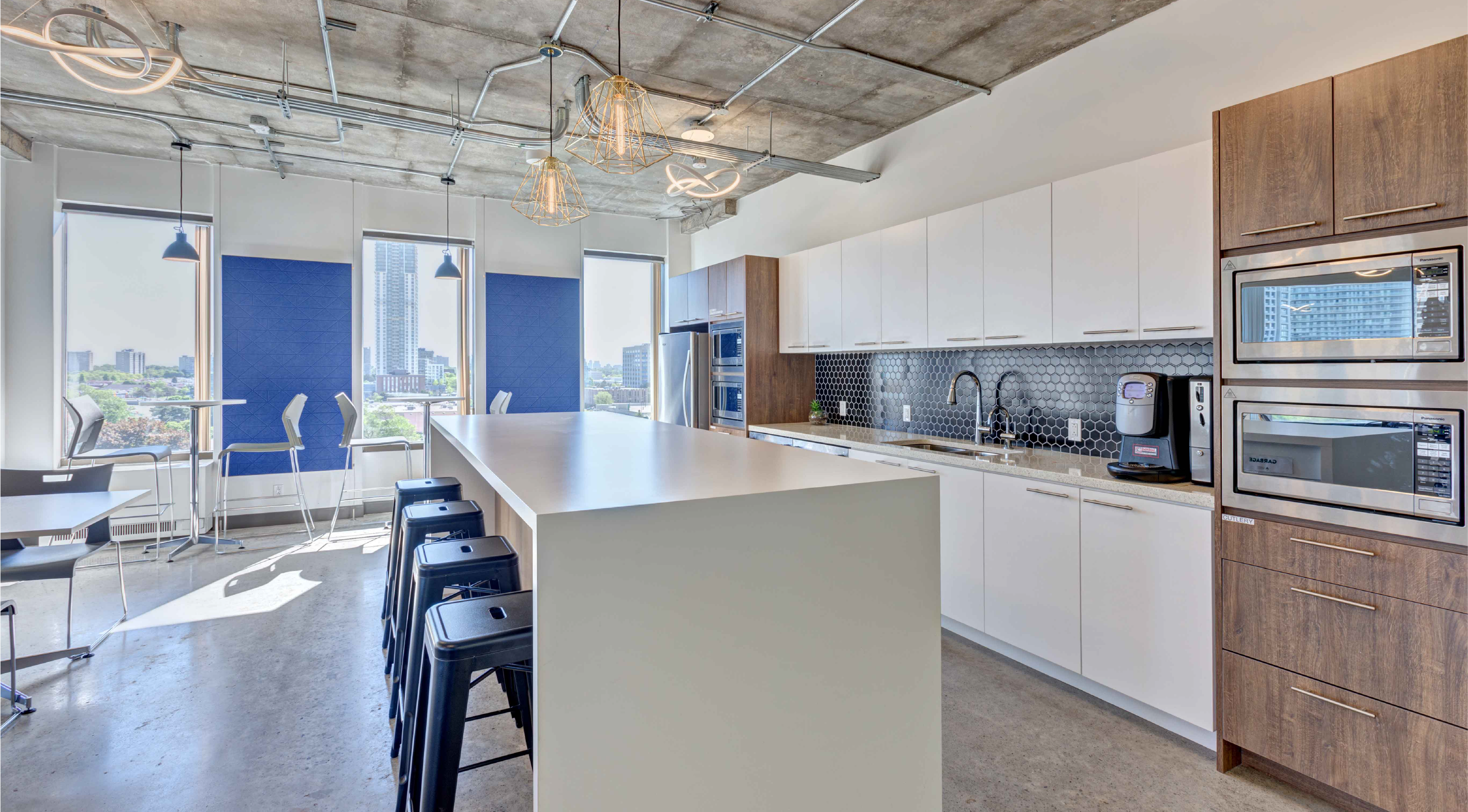 Direct desking models equipped with structured spacing at Dillon