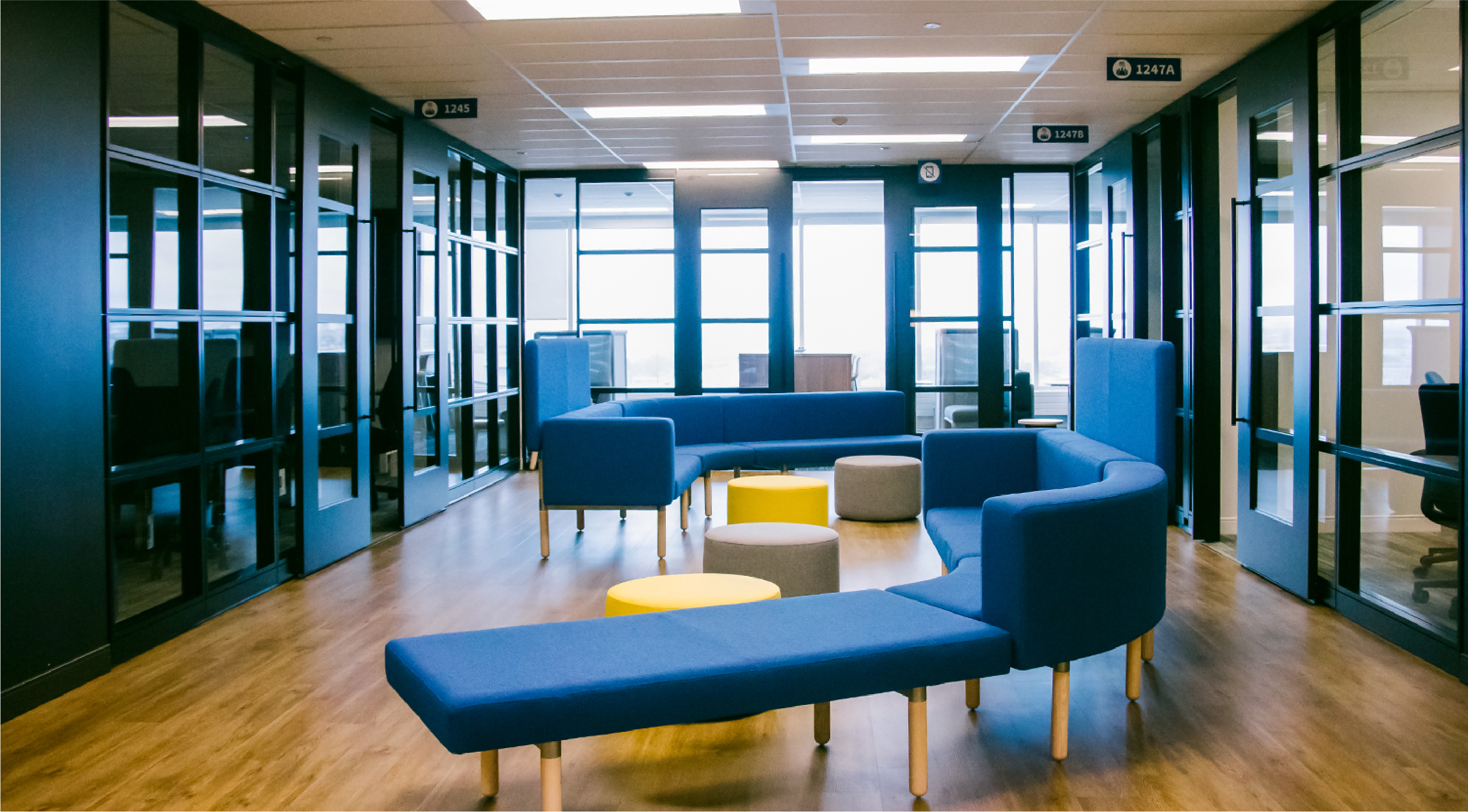 Relaxed collaboration lounge supporting whiteboard presentations at Aviva