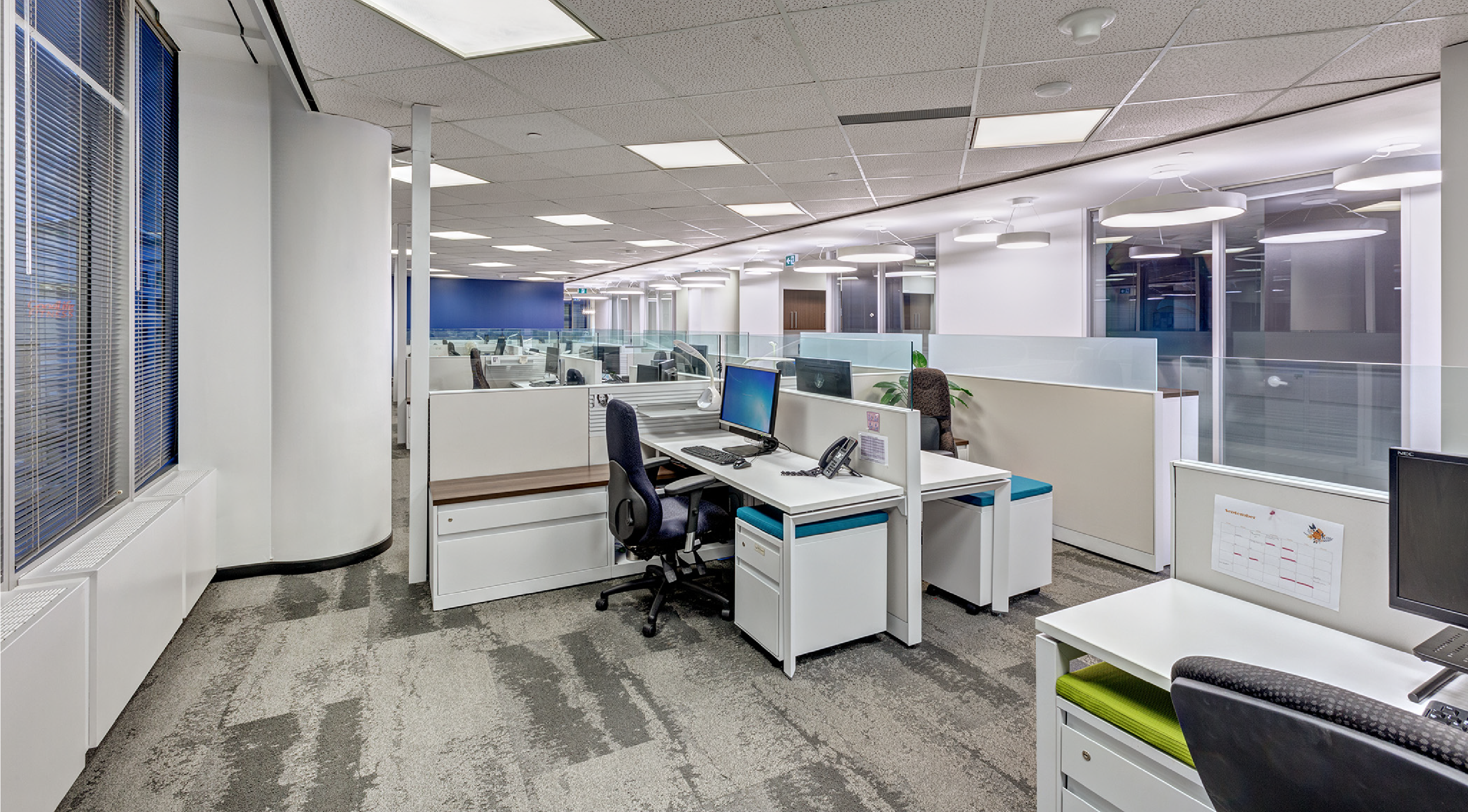 Refined desking configuration supplying sound mitigation parameters