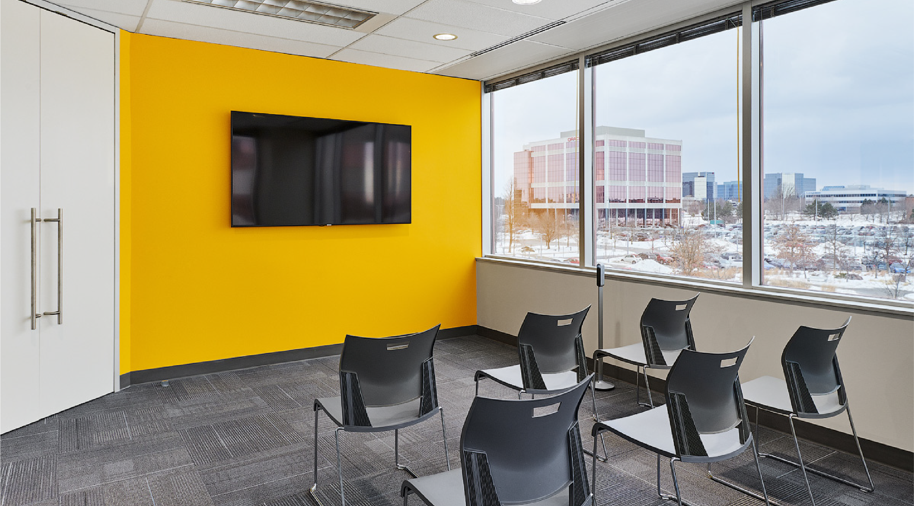 Corporate collaborative workspace and meeting area at Decisivedge